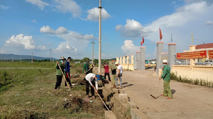 Tuổi trẻ Ea Wy chung tay xây dựng nông thôn mới nâng cao